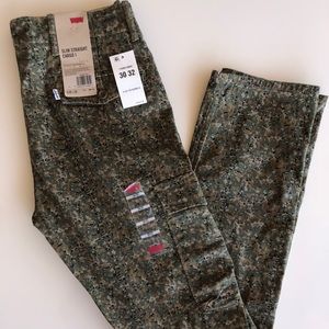 LEVI’S Slim Straight Cargo